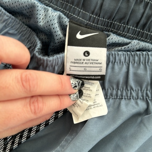 Nike Men's Size Large 11" Beacon Volley Swim Trunk Shorts Green Gray - Picture 5 of 7